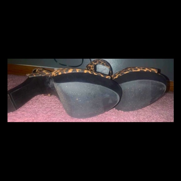 Cheetah print high heel wedges - Picture 2 of 3